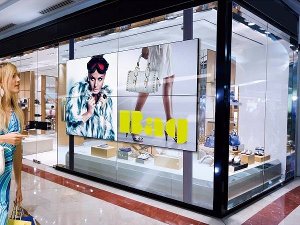 Technoretail - Digital Signage: presentata da Panasonic la nuova range di display LCD per videowall 