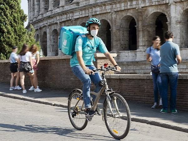 Technoretail - On line food delivery: intensificati da Deliveroo i propri piani di sviluppo per il 2021 