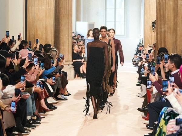 Technoretail - Milano Fashion Week: il Virtual Showroom di Salvatore Ferragamo realizzato da Hyphen 