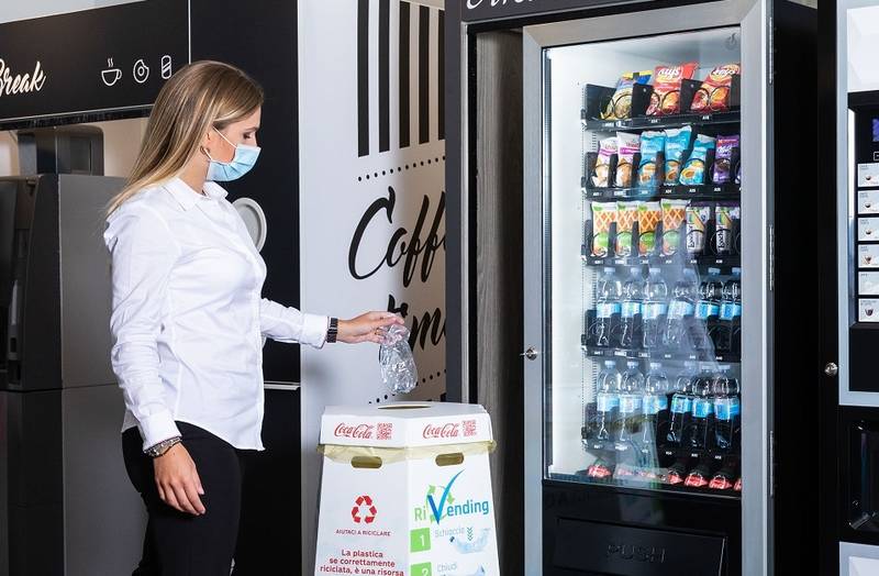 Technoretail - Il recupero delle bottigliette in PET entra negli store con Coca-Cola 
