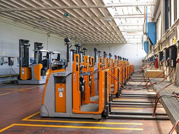 Technoretail - Per il centro di distribuzione di San Colombano al Lambro (MI), forniti da Still 49 carrelli a Renault 