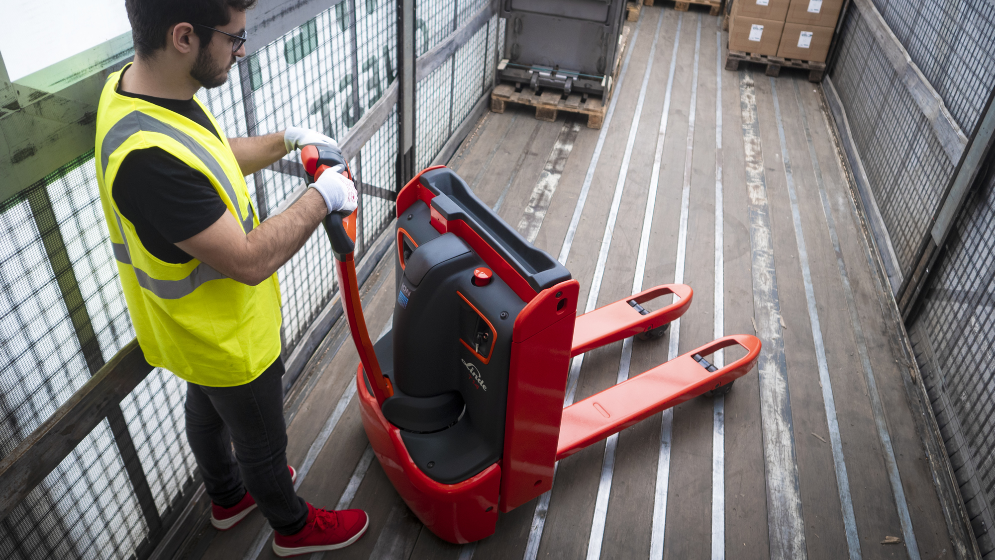Technoretail - Linde lancia i nuovi transpallet con operatore a terra T14-T20 
