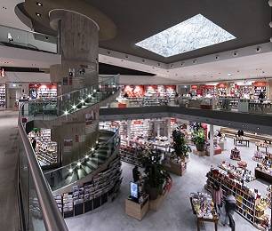 Technoretail - A Milano, lo store Feltrinelli di Piazza Piemonte illuminato dalle solutions di Imoon e Makris 