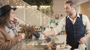 Technoretail - Lotteria degli Scontrini: con uno spot sulle reti Mediaset, Custom si conferma al fianco dei negozianti 