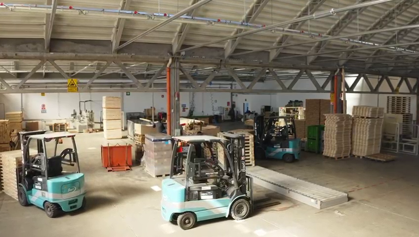 Technoretail - Moroni Pallets si affida ai frontali elettrici Baoli KBE 