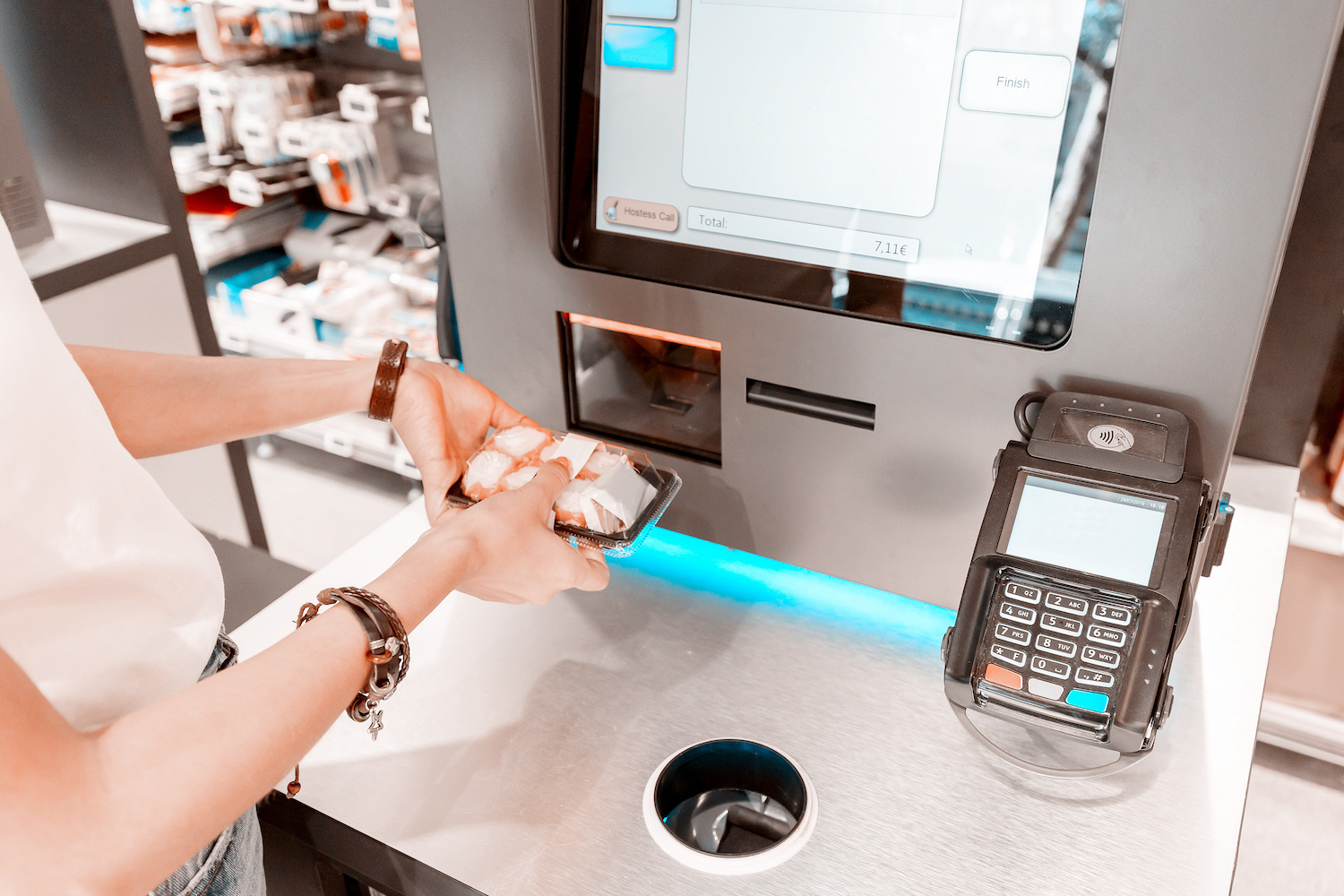 Technoretail - I consumatori tornano nei negozi e abbracciano le abitudini self-service 