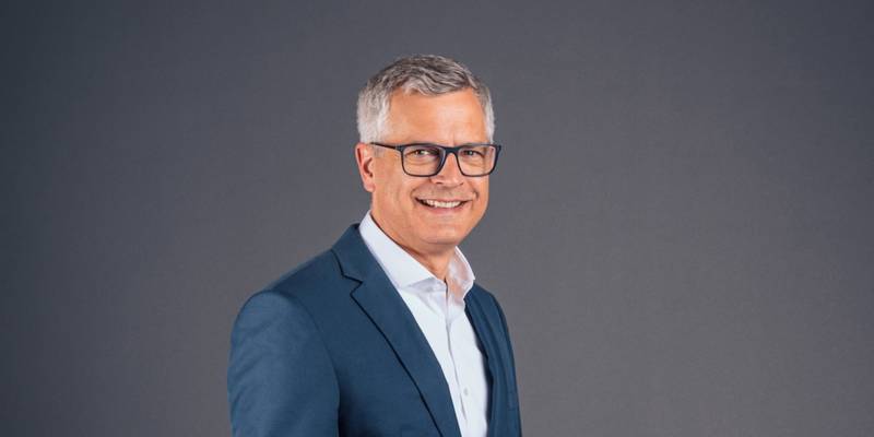 Technoretail - Alleanza tra Daimler Mobility e Visa per il commercio elettronico "in-car" 