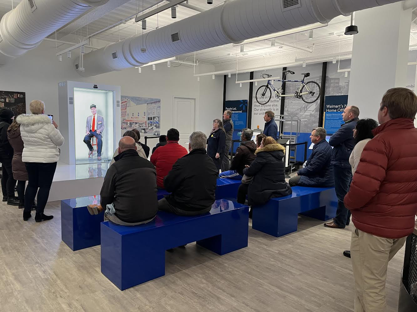 Technoretail - L'ologramma di Sam Walton insegna i valori fondamentali di Walmart 
