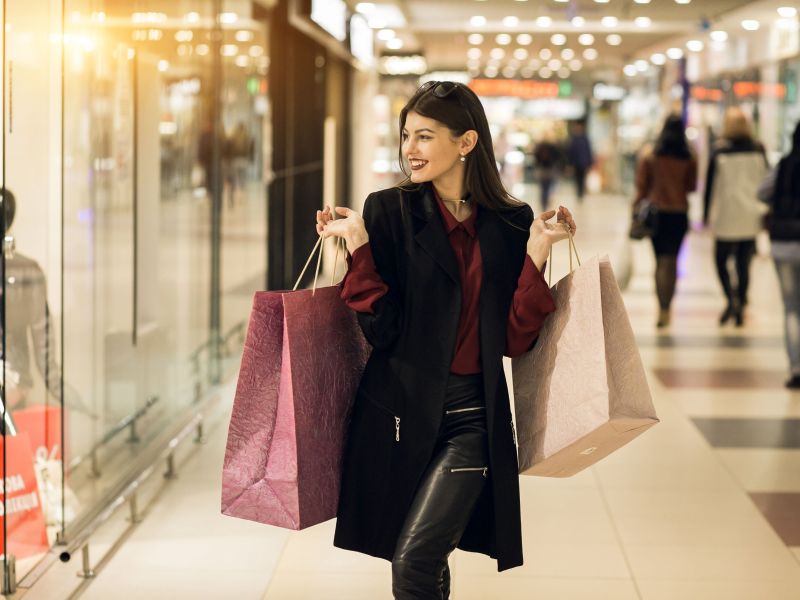Technoretail - Shopping: 9 italiani su 10 preferiscono acquistare nei negozi fisici 
