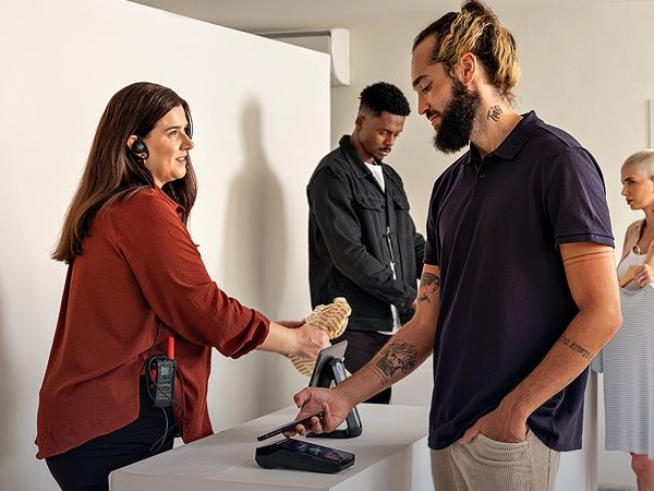 Technoretail - Adyen: aumentano gli italiani che utilizzano l’AI per fare acquisti 