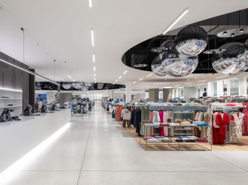 Technoretail - La luce ridisegna il nuovo layout di Vendramini Abbigliamento 