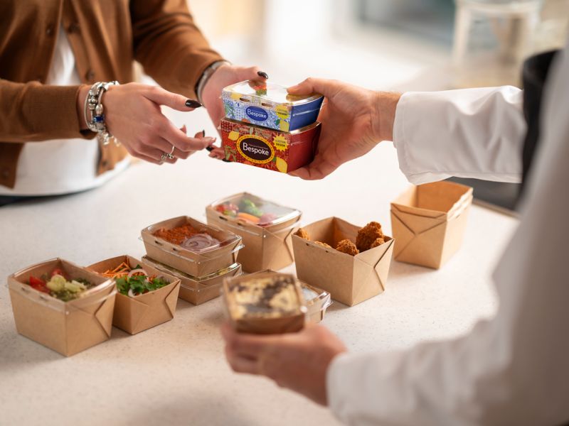 Technoretail - Sabert lancia la nuova versione della gamma Deli2Go per piatti freddi 