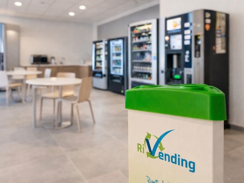 RiVending: oltre 97 milioni di bicchieri di plastica recuperati dai distributori automatici