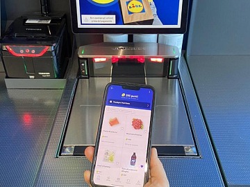 Technoretail - Digital Signage: presentato da Panasonic il nuovo videowall multitouch customizzabile ShadowSense 